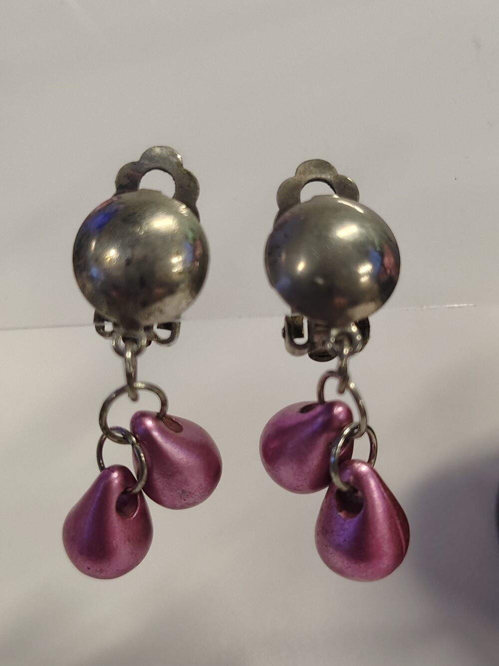 Vintage 1960s Lucite Teardrop Dangle Clip On Earrings Purple Silver